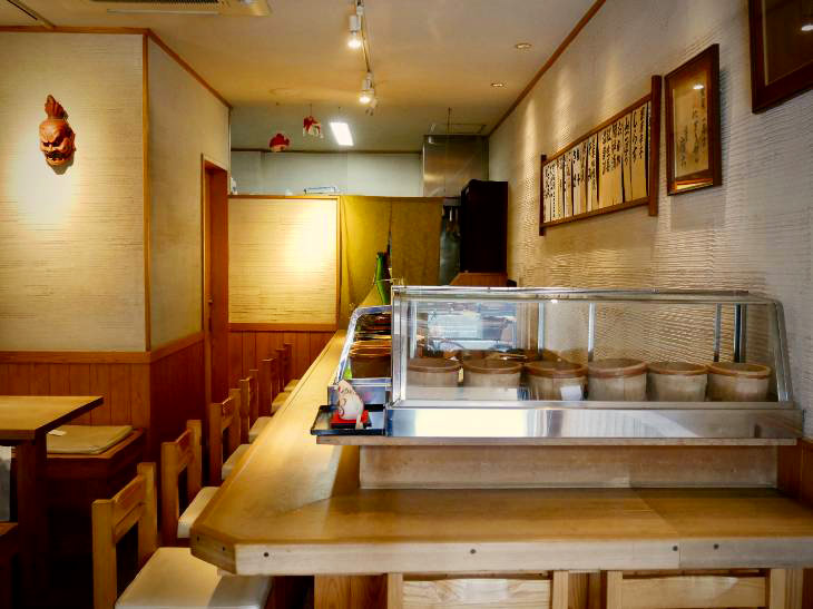 『おにぎり浅草 宿六』店内