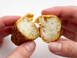 お揚げの香ばしさとシャリの甘味、薬味のバランスが素晴らしい