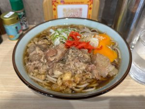 立ち蕎麦マニアが激推し！ 肉そばの超人気店『豊はる』の「元祖パイカ」を食べてきた