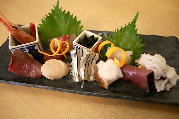 こんなにバリエーションのあるお造り定食は初めて