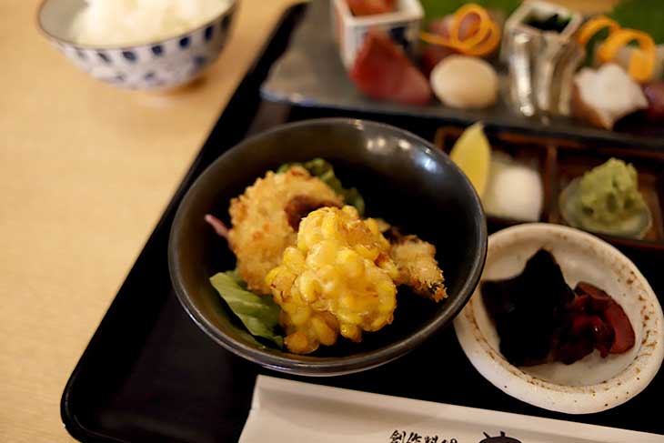 小鉢もただの添え物ではなく、定食の幅を持たせる存在