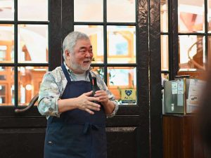「大使館では奥さまがずっとうちにいるから、仲良くならないとコックさんも続かないんです。僕は気に入られて、2年の予定が4年勤めました」