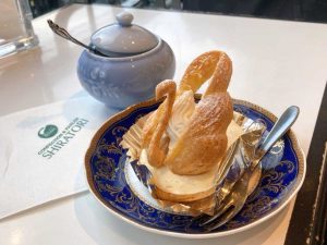 「スワンシュー」1個 380円