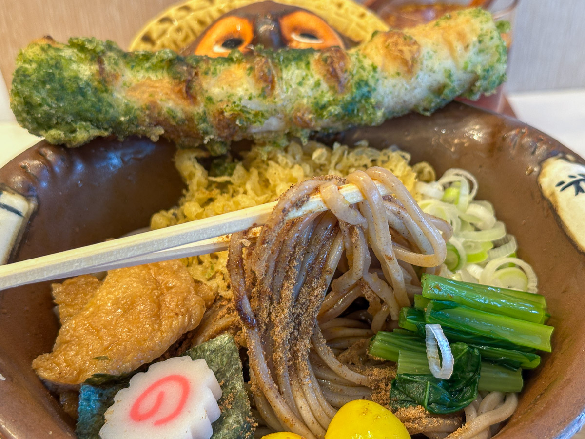 お蕎麦がぴょんぴょん跳ね返るような食感!