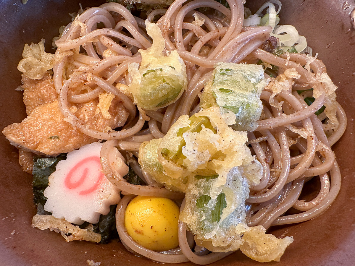 無料の天かすは、おかわりしてしまうくらい美味!