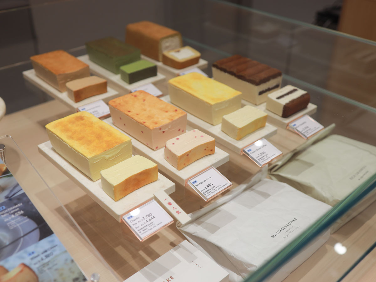 お土産、自宅用にチーズケーキの購入もできます