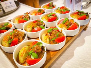 福井県・堀内 亮シェフは、鯖江市の吉川ナスを主役に、地元食材とフランス技法を融合したラタトゥイユを披露