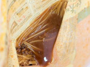 「煮込みボロネーゼ」。蒸らし終わって混ぜる前の状態