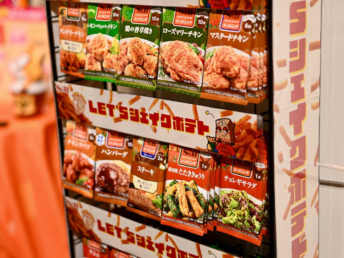 身近な材料で本格的な味わいが楽しめる「SPICE&HERBシーズニング」はキャンプでも人気!
