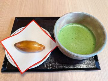 奈良県民に愛される銘菓「さつま焼」。焼きたてが食べられるのは本店の茶房だけ！かき氷メニューもあるよ！