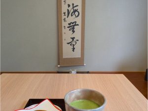 焼きたてのさつま焼。抹茶の他には、コーヒーや和紅茶とのセットもあります