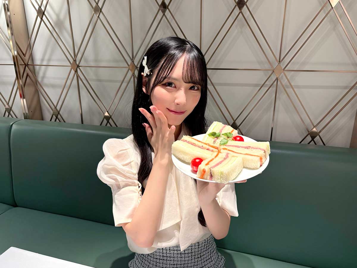 スイーツの合間に食べるサンドイッチが癒されます