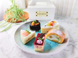 “ちょっとイイ”ケーキたち。子どもでも美味しく食べ切れるサイズ。“美味しいバランス”がオーナーご夫婦のこだわり