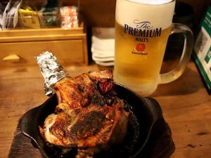 骨付きモモのオーブン焼き 680円