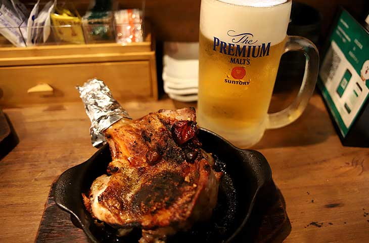 骨付きモモのオーブン焼き 680円