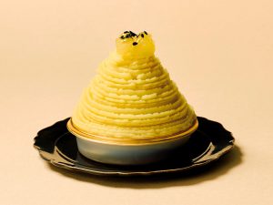 1個740円。ブランドさつまいもとりんごの出会いに乾杯！
