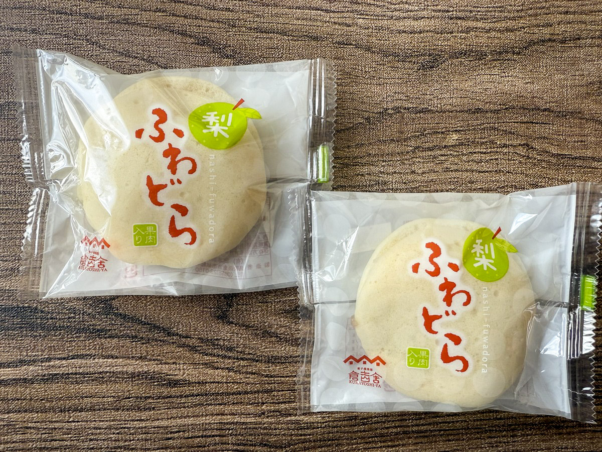 倉吉舎「梨ふわどら」(173円)。皮が白くてふわふわしたどら焼き