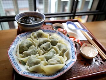 【大阪の旅グルメ】一口で上海に旅した気分！ 『上海ロンタン』で感動の本格ワンタンを