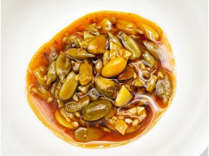 「堅果花椒醤」にふんだんに入っているナッツ類は、ひまわりの種、カシューナッツ、かぼちゃの種、アーモンドなど