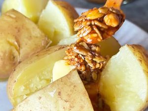 茹でたジャガイモにひとかけするだけで、これまた絶品の台湾料理に大変身