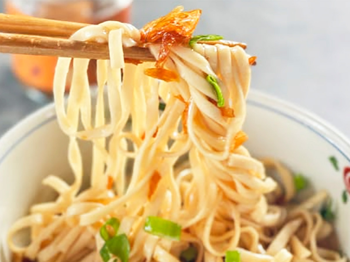 「焦葱鶏油」を麺に和えれば、まさに完全なる台湾の拌麺に!