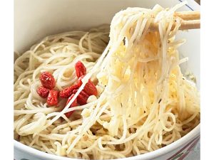 「黒麻油薑泥」を温かい麺にかけていただけば、体がポカポカしてきます