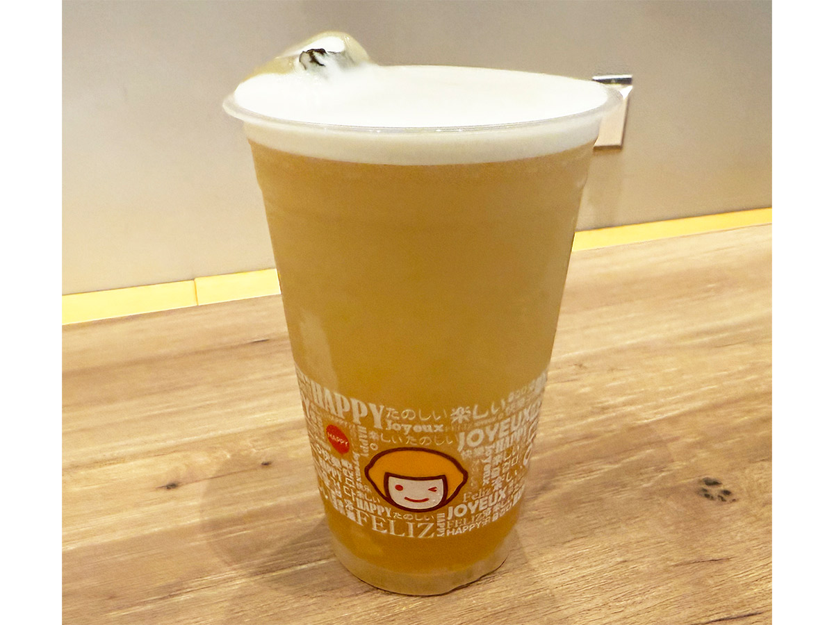 「純茶」の「四季春茶」(M:480円、L:630円)。スッキリとした味わいを楽しめます