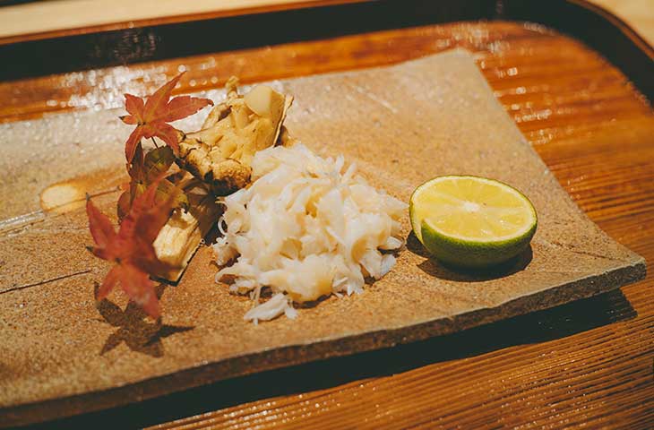 すだちを搾って秋めく一皿