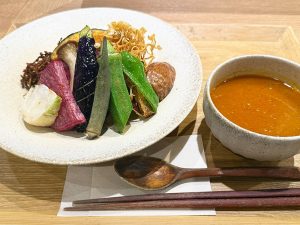 「14種の野菜カレー」（1600円）