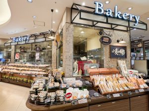 【ライフ】スーパーの常識を変えた焼きたてパン革命！『小麦の郷』は専門店級のパンが手に入る実力派