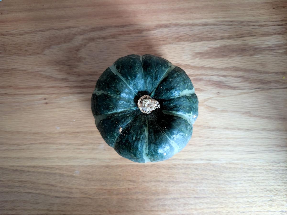 へたは乾燥しているものを