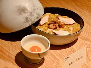 「軍鶏づくし親子丼」3800円 [食楽web]