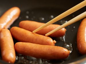 「3分間ボイル」や「6分ぎっちぎち焼き」など、各社のウインナーにもっとも合う調理法が提案されています。