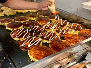 湯気とともに立ちのぼるソースの香り。大阪の味が五感を包み込む瞬間