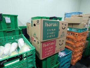 バックヤードには、野菜の鮮度を保つための冷蔵庫にも潜入