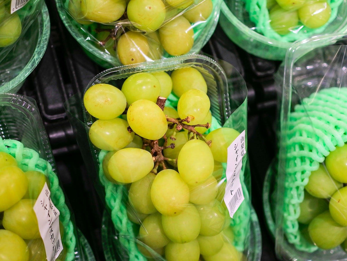 切る時は、上の房から順番に切るとやりやすい