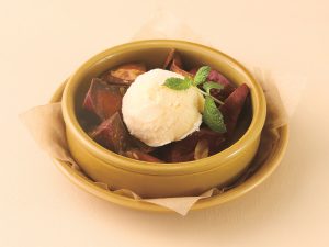 700円（イートイン限定）。大学芋とバニラアイスのハーモニーが絶妙！