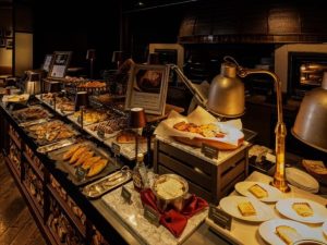 パンがさらにおいしくなる前菜やスープなども用意