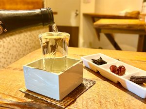 「栄光富士日乃輪」純米大吟醸640円、「有明家」佃煮3点セット350円