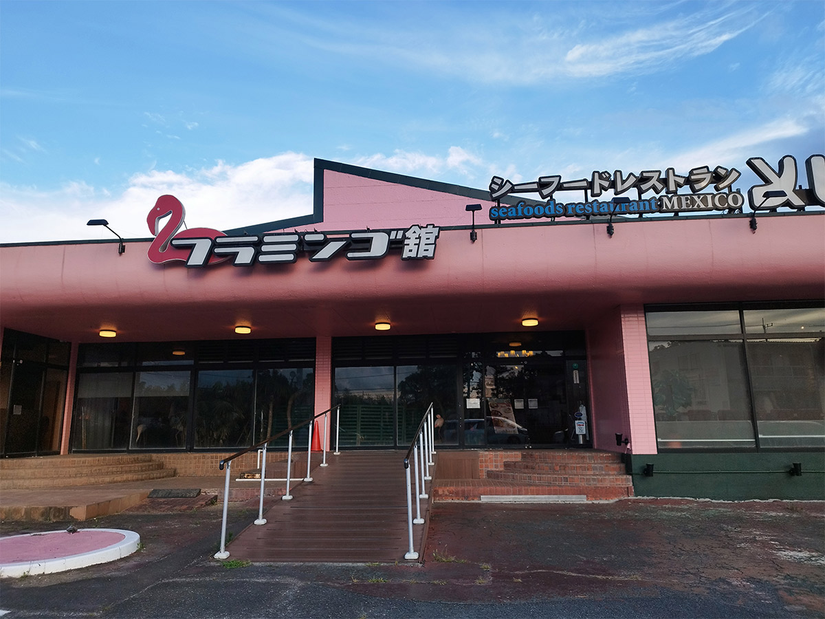 フラミンゴカラーの可愛い外観で、入店前からテンションが上がる