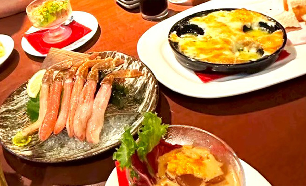 もっとカニをたっぷり食べたい!というなら、カニの刺身やカニのステーキ、ブイヤベースなど、各種メニューが豊富