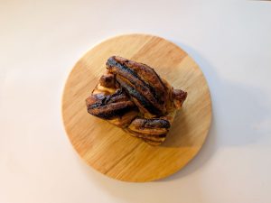 1本ずつ手編みで作られます