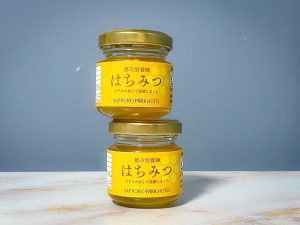 はちみつは、花の香りがふわりと広がるまろやかな味わいでトーストやヨーグルト、チーズとの相性もバツグンです