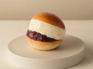 1個 702円。バタークリームが柔らかくなったら食べ頃です