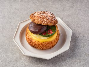 1個 600円。洋菓子の名店が贈るシュークリームスタイルの“あんバタ”スイーツ