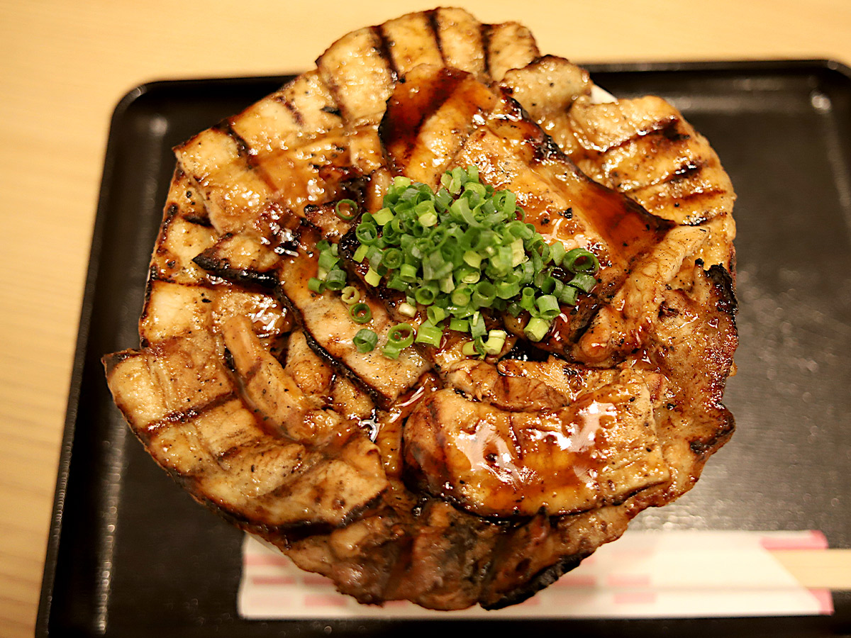 炭火焼き豚肉(中)980円