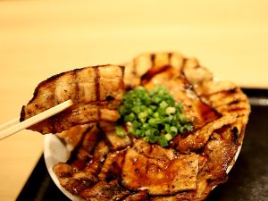 このサイズ感のお肉が何枚入っているのかよくわからない。とにかくお肉いっぱい