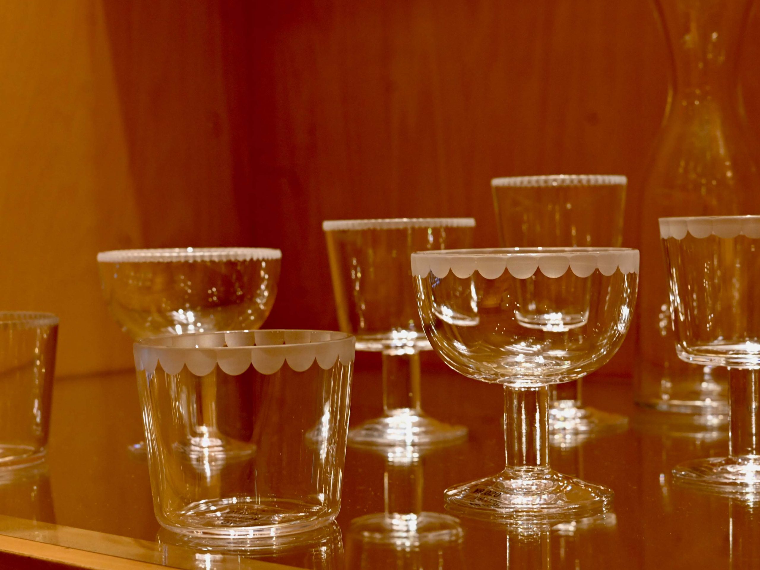 2021年に始まった木村氏と長年親交のあるガラス作家、辻和美さんとのコラボ「ZOOMER+シリーズ」。辻さんがデザインしたスケッチを木村硝子店のインハウスデザイナーが東京のガラス工場、そして切子職人とタッグして仕上げた