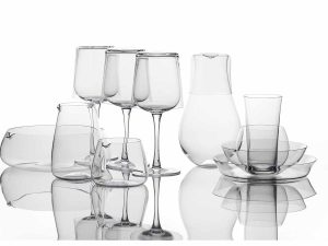 写真提供：木村硝子店 スウェーデンを代表する陶芸家でガラスデザイナーのインゲヤード・ローマンと木村さんとの20年近い友情を経て誕生したシリーズ