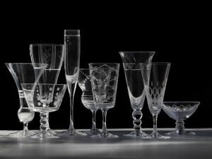 写真提供：木村硝子店 「木勝」はインハウスデザイナー三枝静代さんによる切子のシリーズ。最初はアンティークグラスのリプロダクトを考えていたという木村さんだが、「コピーではなく、アンティークの雰囲気の新しいグラスを作りたい」という三枝さんの熱い想いから誕生した